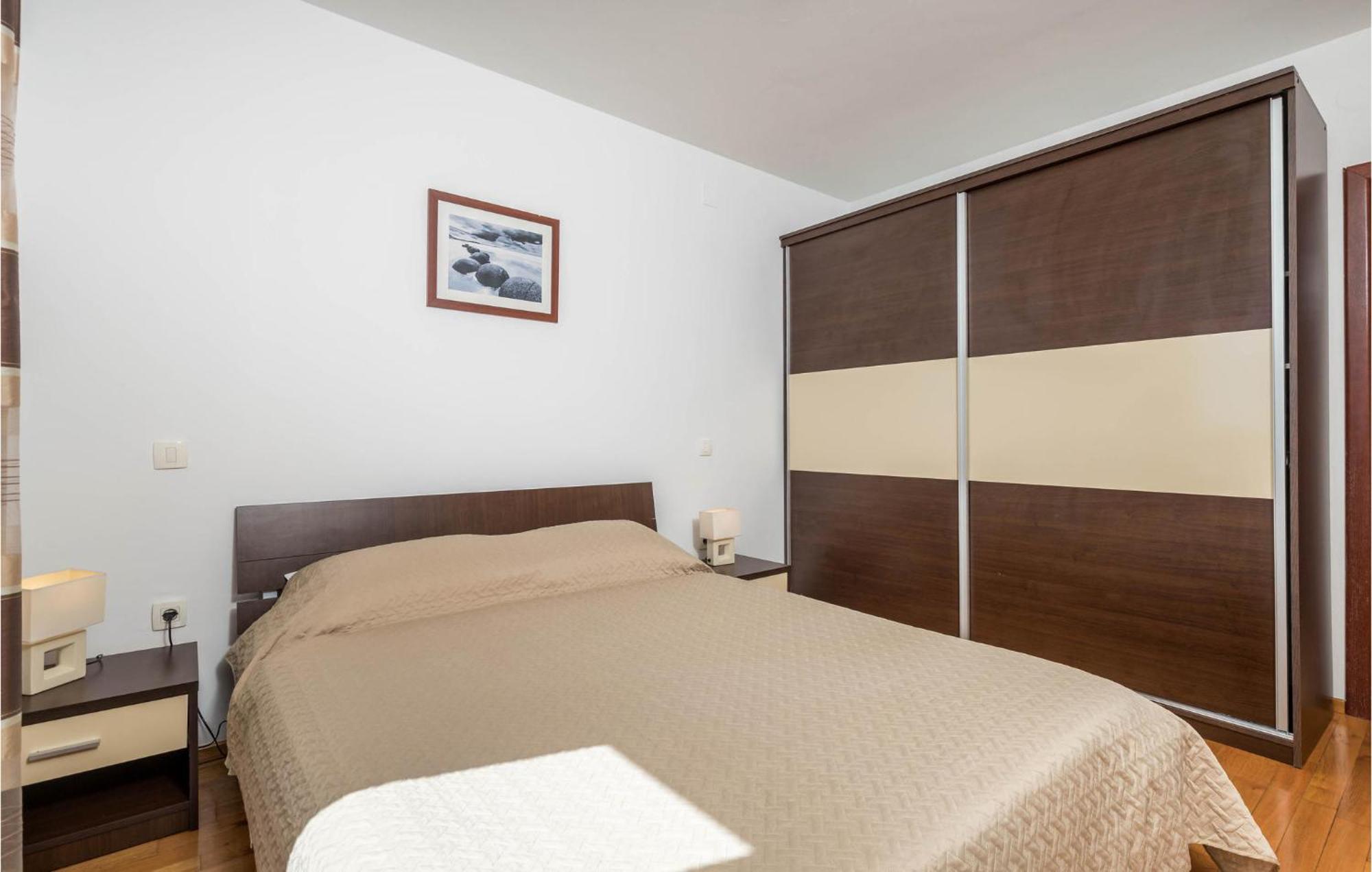 Pet Friendly Apartment In Icici With Wifi 외부 사진